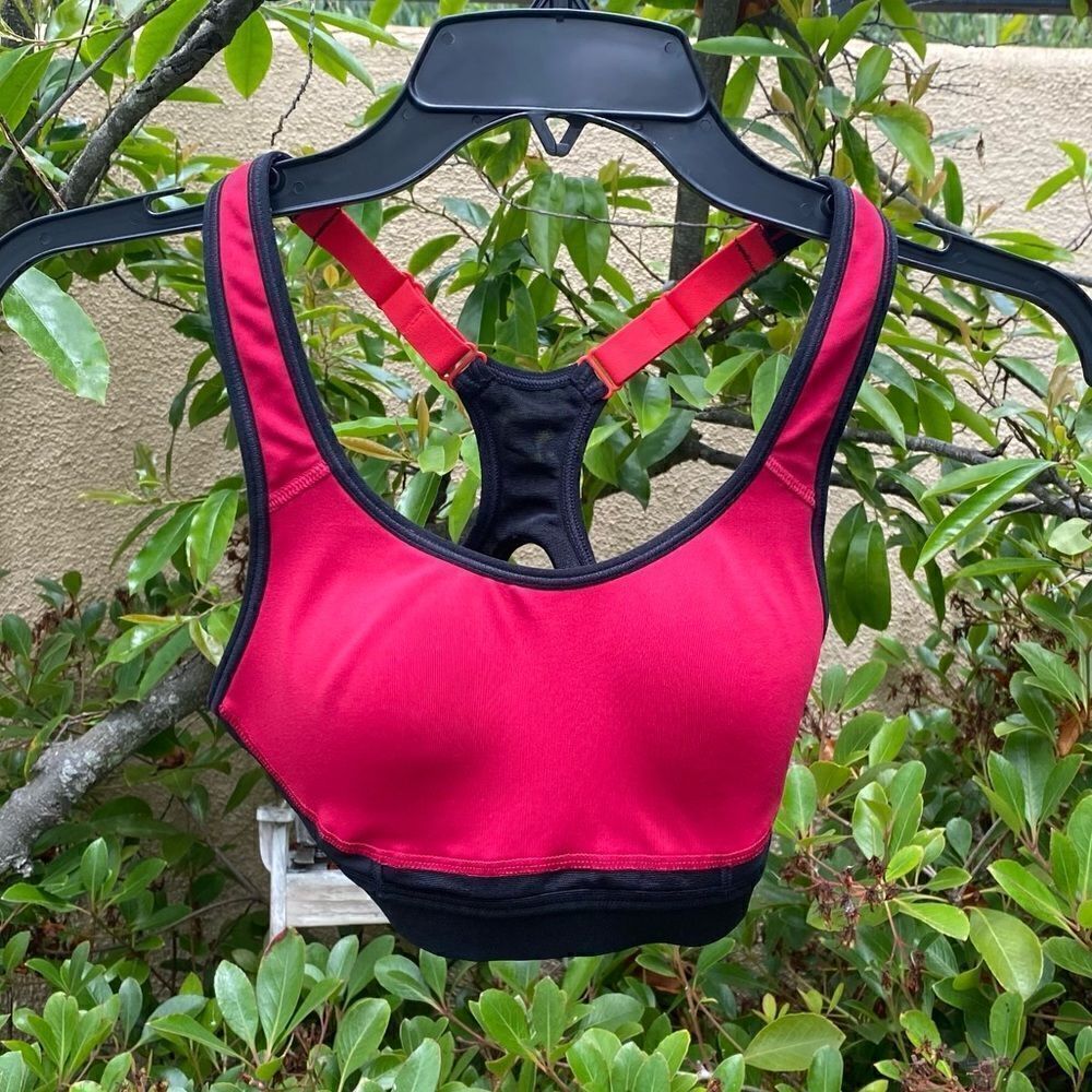 Champion Women’s Red & Black Power Core Racerback Sports Bra Size XS. EUC!